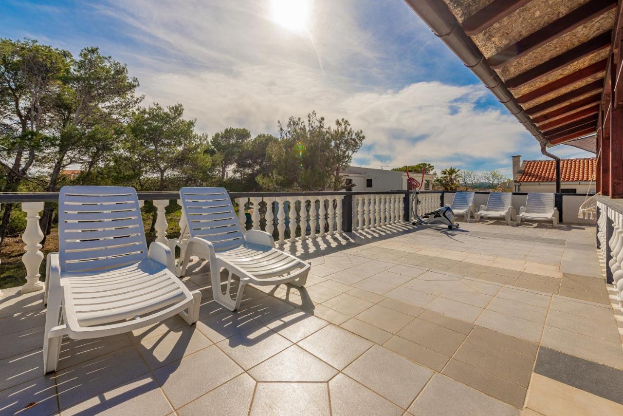 Apartments Villa Agape Vir Dış mekan fotoğraf