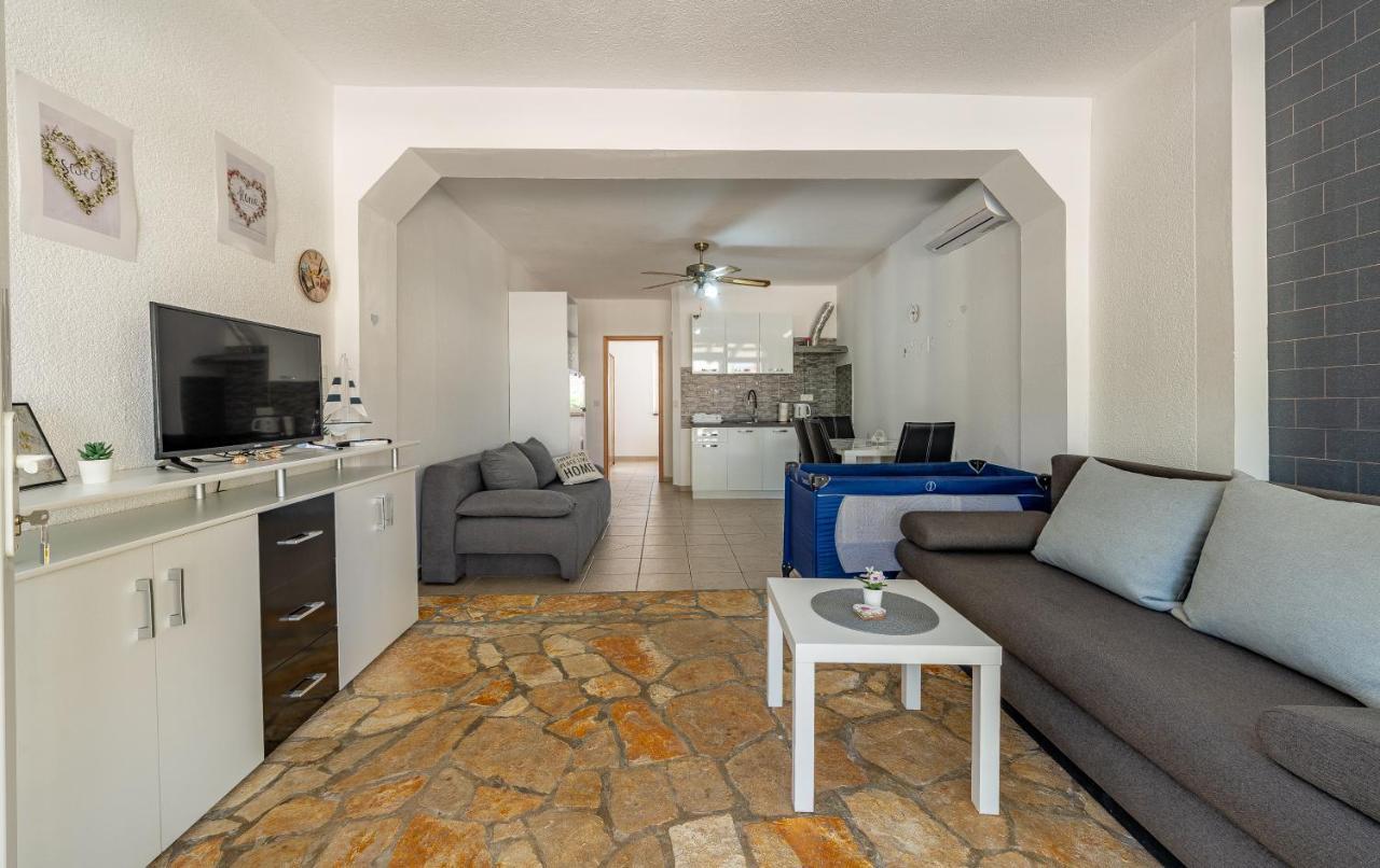 Apartments Villa Agape Vir Dış mekan fotoğraf