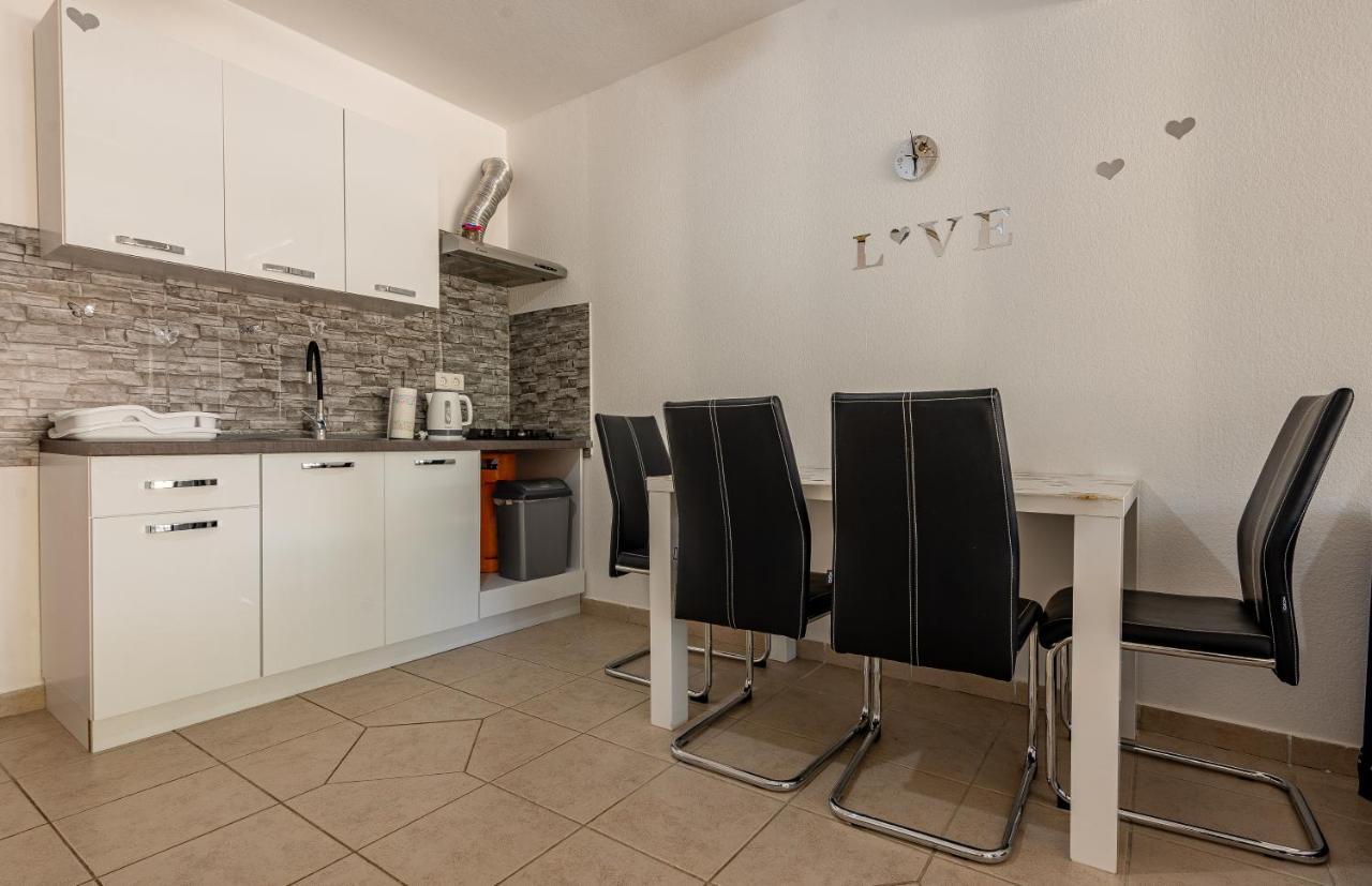Apartments Villa Agape Vir Dış mekan fotoğraf