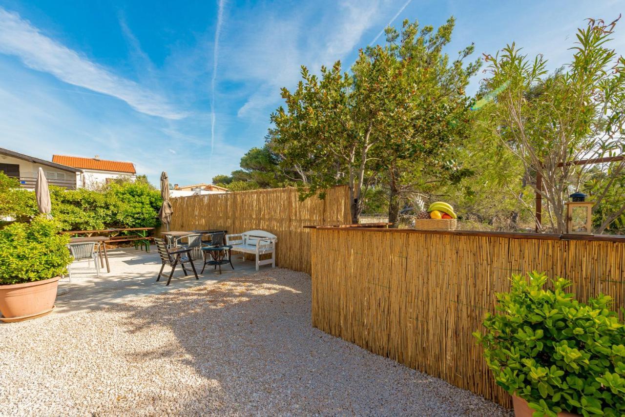 Apartments Villa Agape Vir Dış mekan fotoğraf