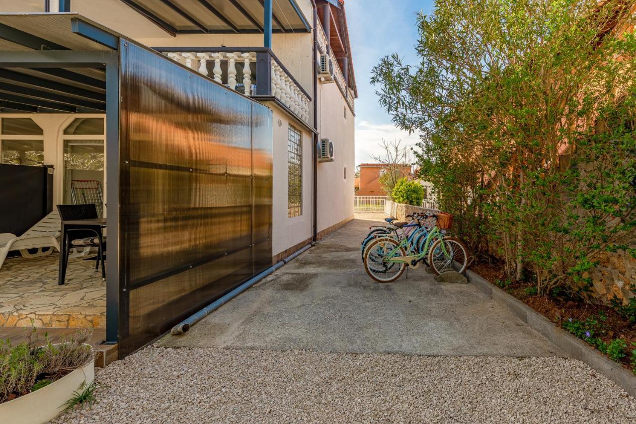Apartments Villa Agape Vir Dış mekan fotoğraf