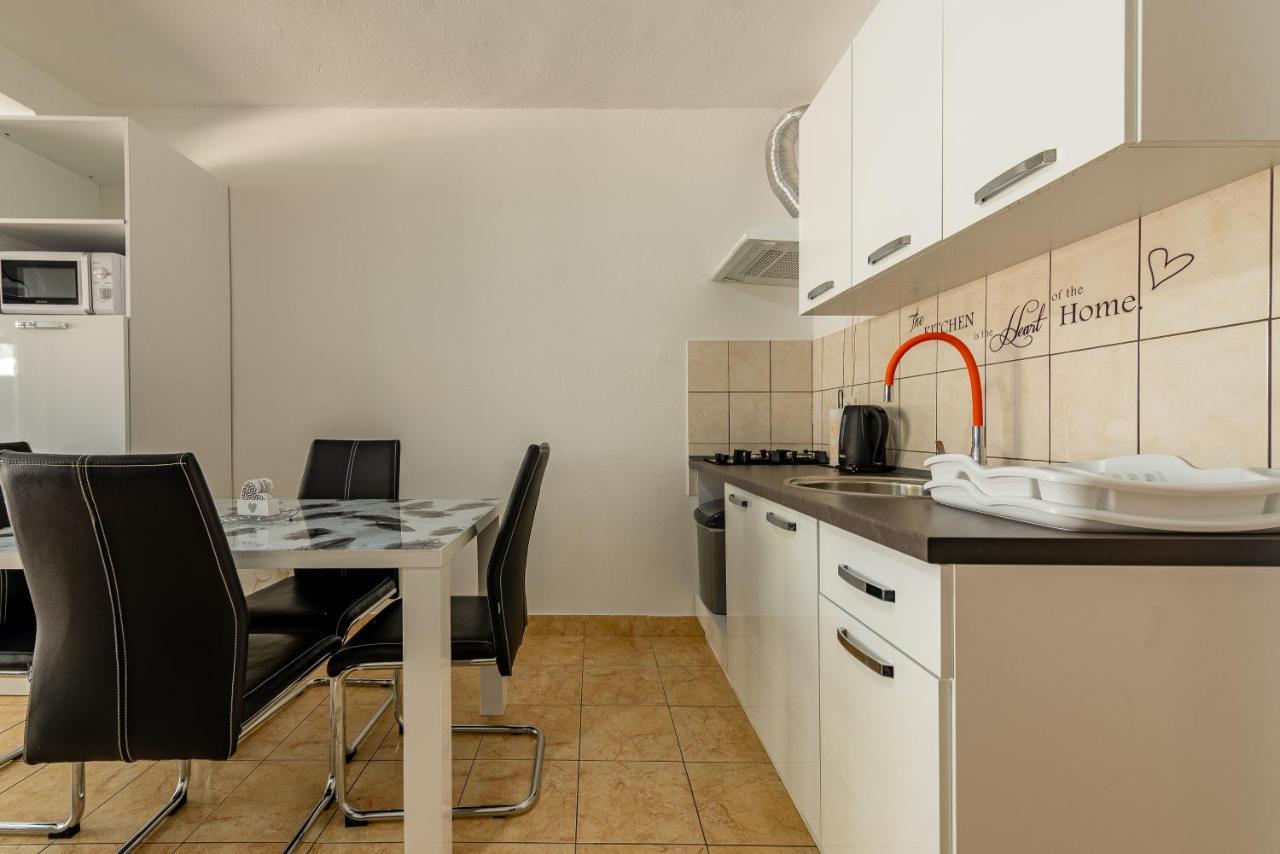 Apartments Villa Agape Vir Dış mekan fotoğraf